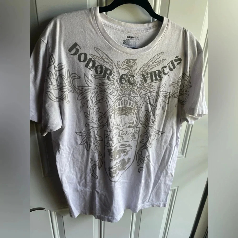 Old Navy Honor Et Virtus White T Shirt Size XLarge Vintage Y2K Stitched Sleeve - Picture 2 of 4